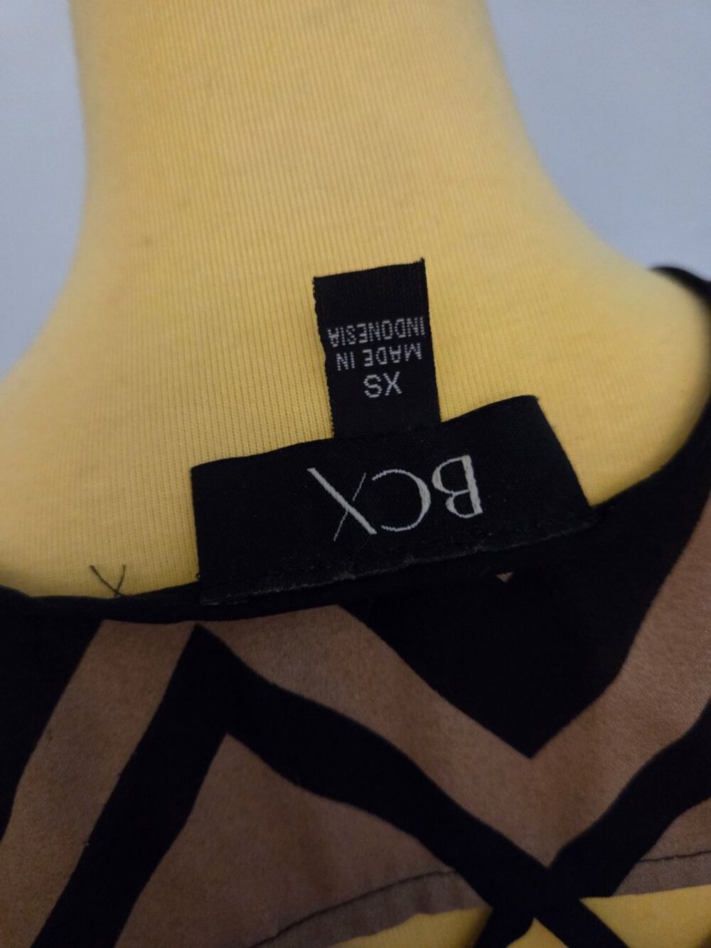 BCX Geometric Pattern Top - Picture 5 of 5